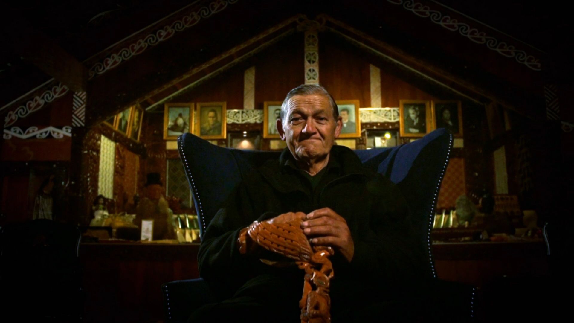 Kiingitanga - Behind the Throne