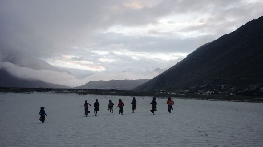 Lunana: A Yak in the Classroom