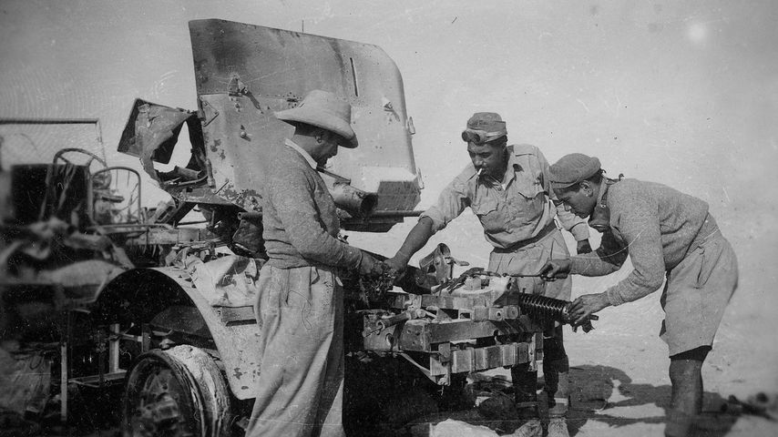 Te Kaiwhakaahua Pakanga: The Shooter of War